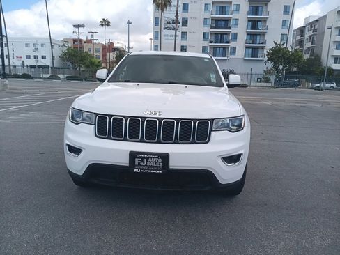 Used 2017 Jeep Grand Cherokee Laredo RWD image 2