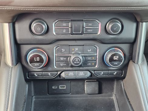 Used 2021 Chevrolet Tahoe Z71 w/ Z71 Off-Road Package image 30