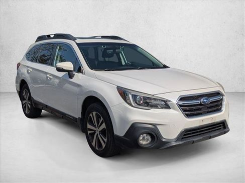Used 2018 Subaru Outback 3.6R Limited AWD/4WD image 3