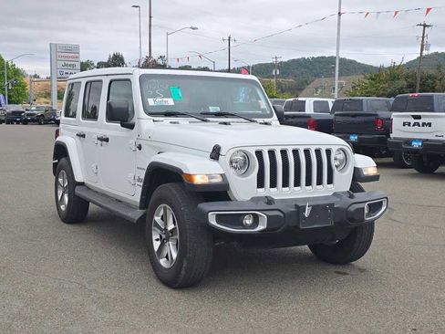 Used 2022 Jeep Wrangler Unlimited Sahara AWD/4WD image 18