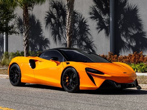 Used 2025 McLaren Artura RWD image 9
