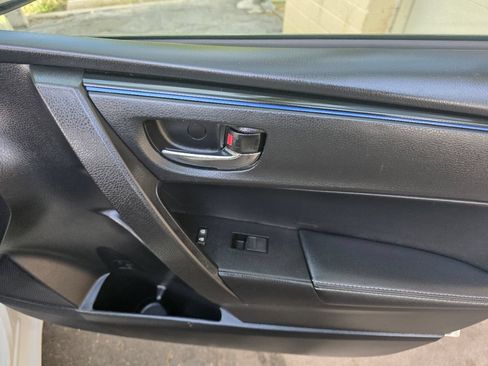 Used 2018 Toyota Corolla SE FWD image 20