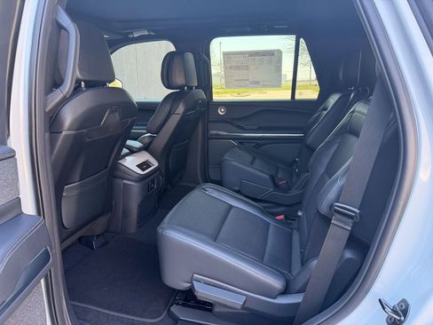New 2026 Lincoln Navigator Reserve image 16