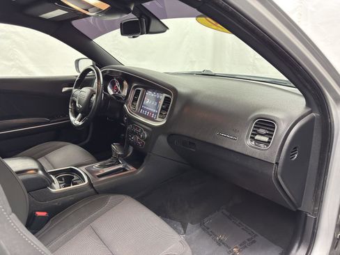 Used 2019 Dodge Charger SXT image 35