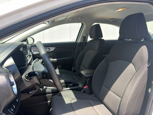 Used 2023 Kia Forte LXS w/ LXS Technology Package FWD image 11