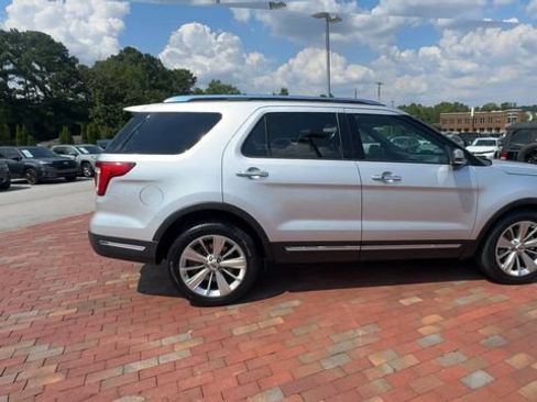 Used 2019 Ford Explorer Limited w/ Class III Trailer Tow Package FWD image 3