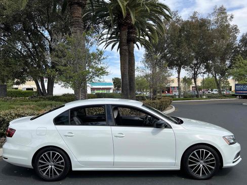 Used 2016 Volkswagen Jetta Sport w/ Lighting Package image 15