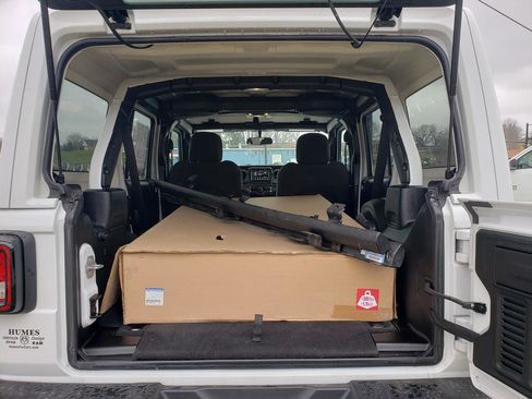 Used 2023 Jeep Wrangler Unlimited Sport image 5