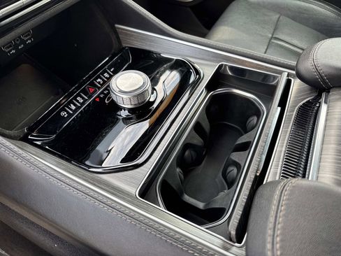 Certified 2024 Jeep Wagoneer Series II w/ Flexible Seating Group image 26