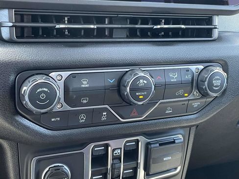 Used 2026 Jeep Gladiator Sport AWD/4WD image 37