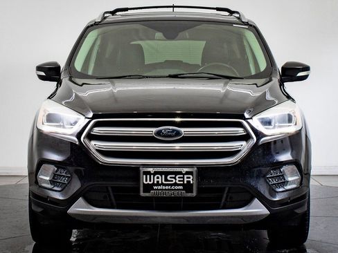 Used 2018 Ford Escape Titanium image 2