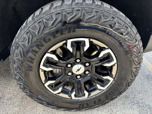 Used 2025 Chevrolet Silverado 1500 ZR2 w/ Technology Package image 7