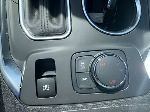 Used 2020 Chevrolet Traverse LT w/ Driver Confidence II Package image 13