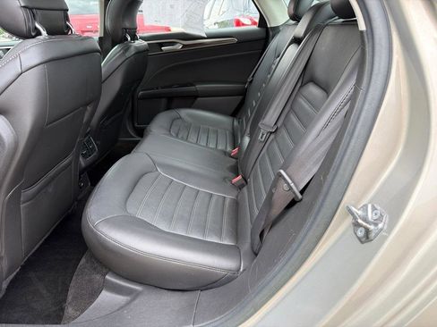 Used 2015 Ford Fusion SE w/ Equipment Group 202A FWD image 10
