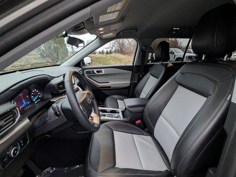 Used 2023 Ford Explorer XLT w/ Equipment Group 202A image 10