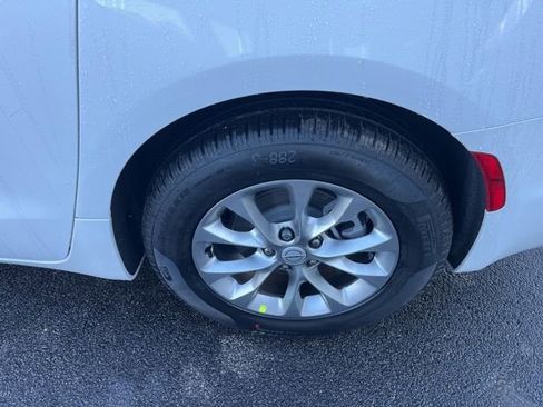 New 2026 Chrysler Pacifica Limited image 22