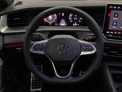 New 2025 Volkswagen Tiguan SE R-Line image 15