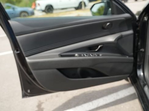 Used 2025 Hyundai Elantra Sport FWD image 13