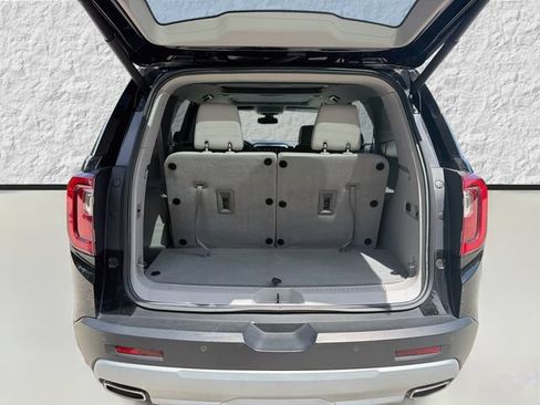 Used 2022 GMC Acadia SLT w/ Technology Package FWD image 12
