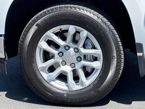Used 2023 Chevrolet Silverado 1500 LT AWD/4WD image 30