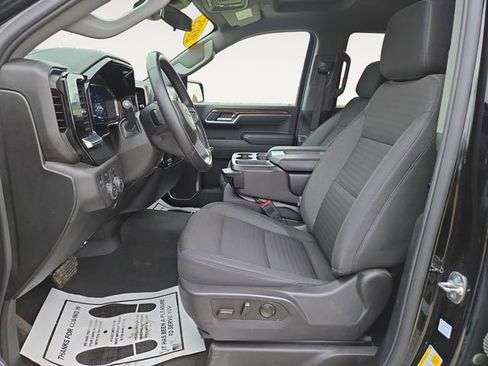 Used 2025 Chevrolet Silverado 1500 LT image 2