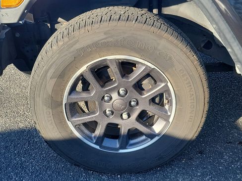 Used 2020 Jeep Gladiator Overland image 10