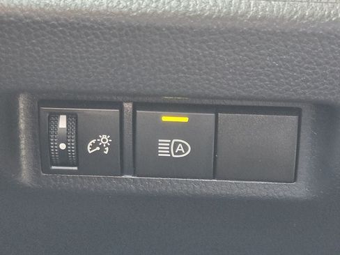 Used 2025 Toyota RAV4 XLE FWD image 25