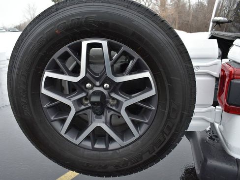 Certified 2024 Jeep Wrangler Sahara w/ Technology Group image 31