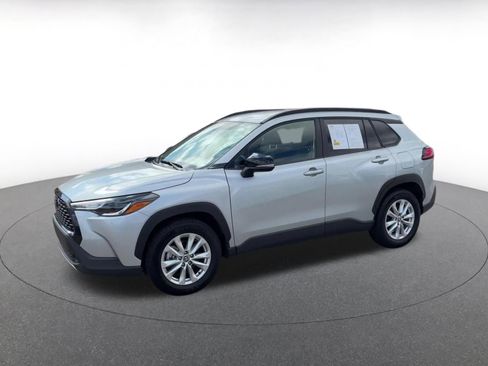 Used 2025 Toyota Corolla Cross LE FWD image 6