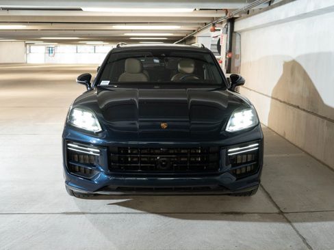 Used 2024 Porsche Cayenne Turbo AWD/4WD image 6