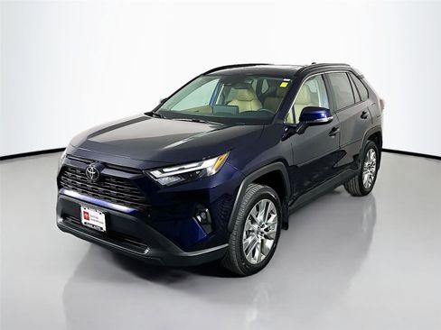 Used 2023 Toyota RAV4 XLE Premium image 3