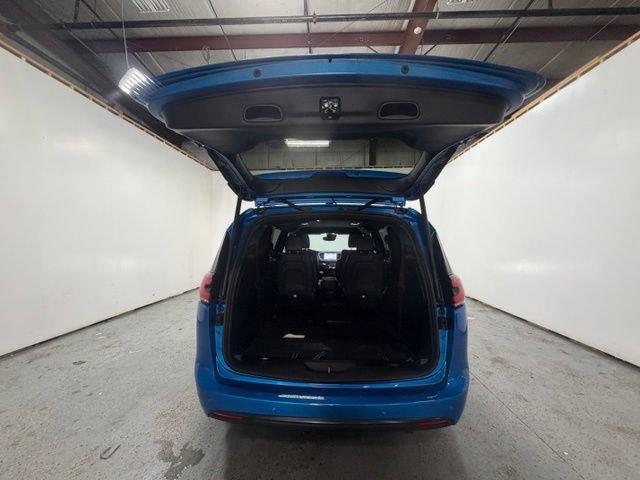 New 2027 Chrysler Pacifica Select FWD image 8