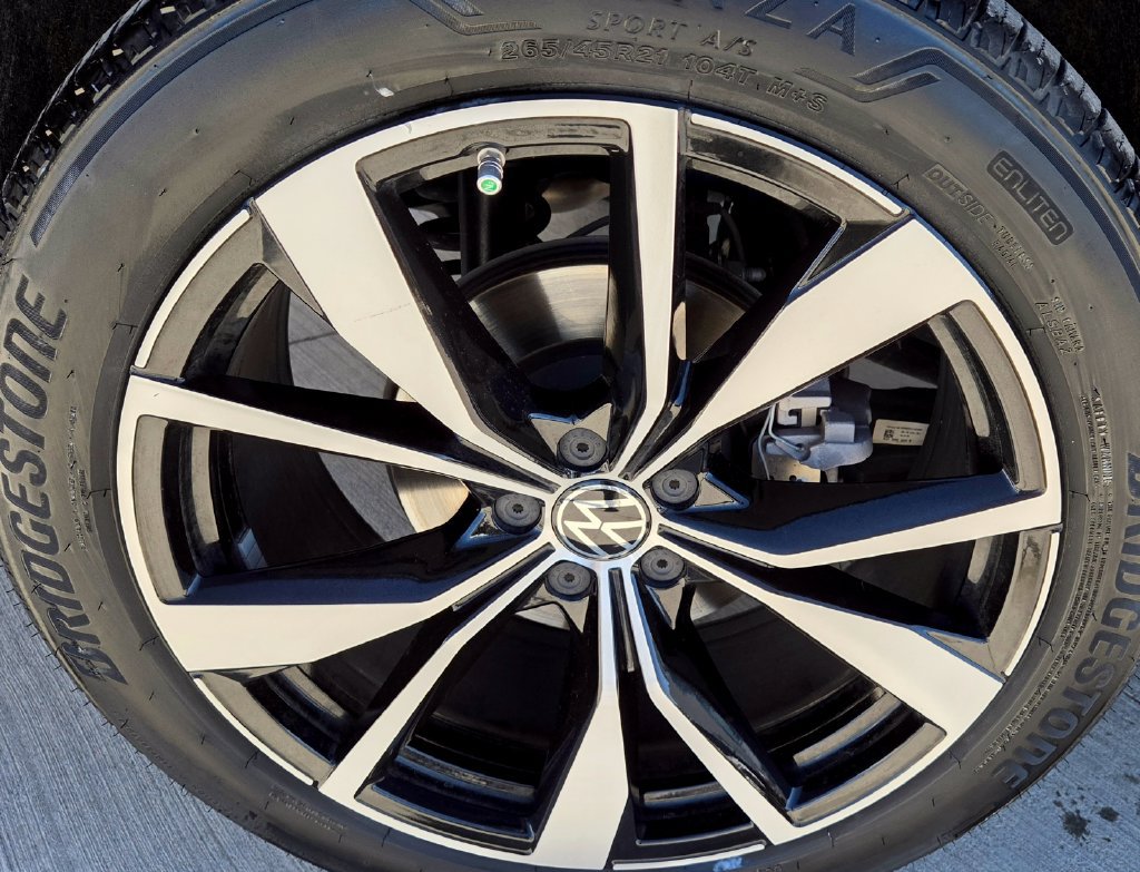 Certified 2025 Volkswagen Atlas SEL Premium R-Line AWD/4WD image 10