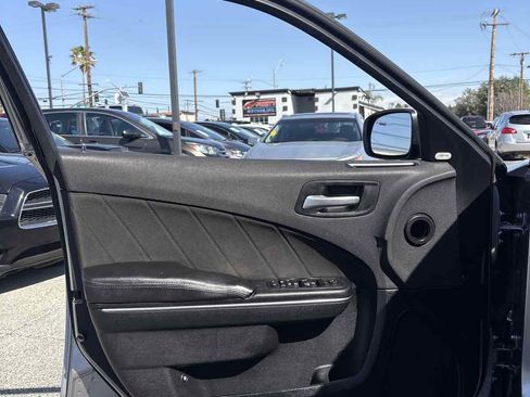 Used 2016 Dodge Charger SXT image 6