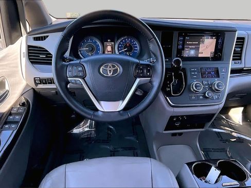 Used 2015 Toyota Sienna XLE Premium AWD/4WD image 5
