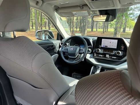 Used 2023 Toyota Highlander L FWD image 21