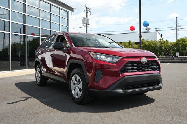Used 2019 Toyota RAV4 LE FWD image 3
