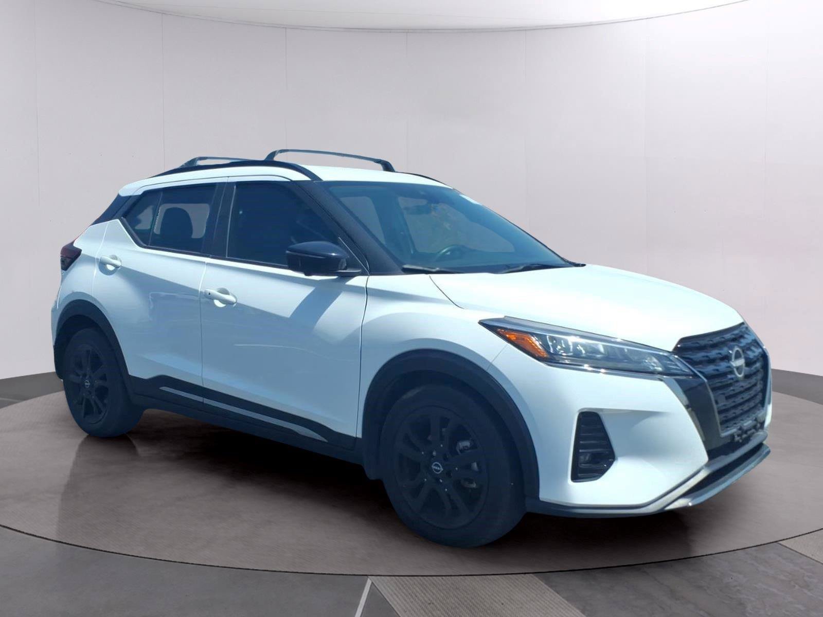 Used 2023 Nissan Kicks SR w/ SR Premium Package FWD image 7