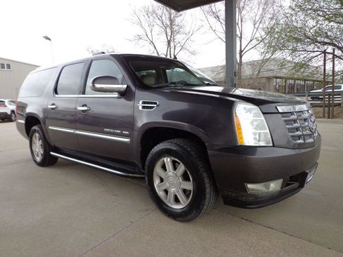 Used 2011 Cadillac Escalade ESV AWD image 3