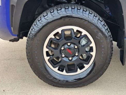 Used 2024 Toyota Tacoma TRD Off-Road image 17