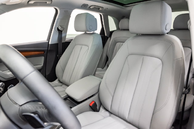 Used 2023 Audi Q5 2.0T Premium w/ Convenience Package AWD/4WD image 11