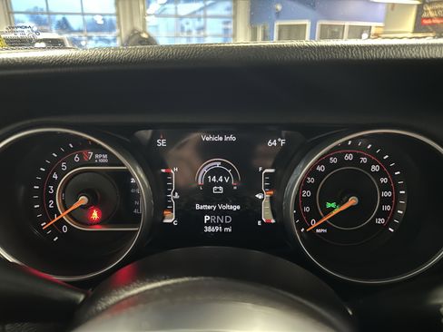 Used 2018 Jeep Wrangler Unlimited Sahara w/ Dual Top Group image 10