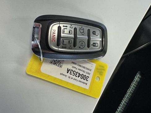 Used 2022 Chrysler Pacifica Touring-L AWD/4WD image 37