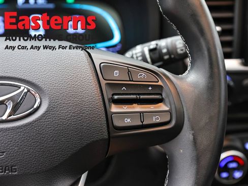 Used 2024 Hyundai Venue SEL FWD image 15