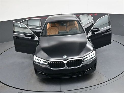 Used 2022 BMW 530i w/ Premium Package image 35