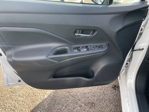 Used 2025 Nissan Versa SV image 20