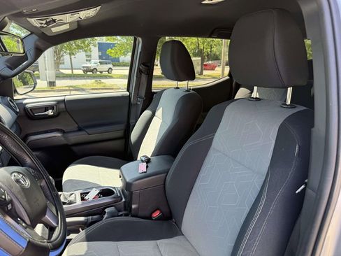 Used 2021 Toyota Tacoma TRD Off-Road AWD/4WD image 11