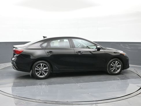 Used 2023 Kia Forte LXS image 9