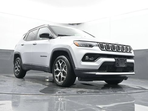 Used 2025 Jeep Compass Limited AWD/4WD image 25