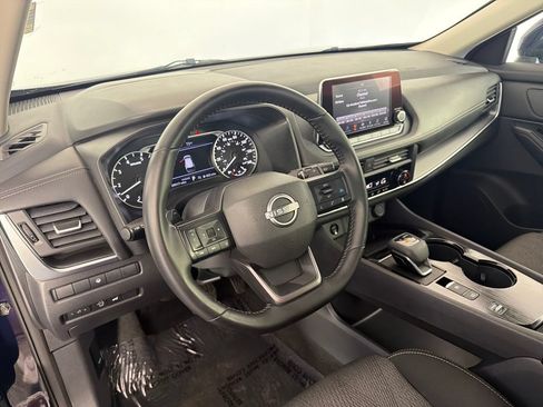 Used 2025 Nissan Rogue SV FWD image 13